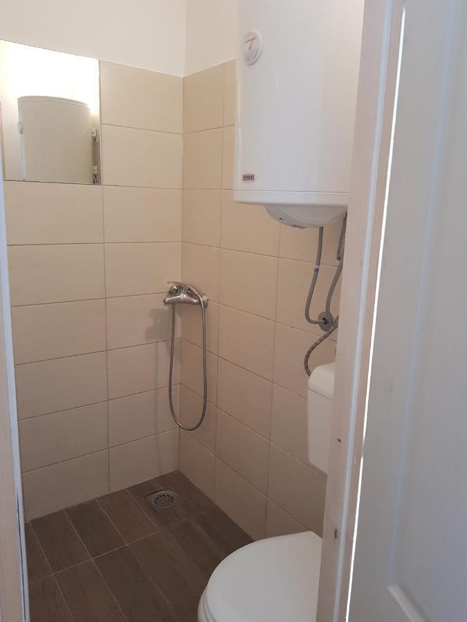 Pansion Lug Hotel Belgrado Esterno foto